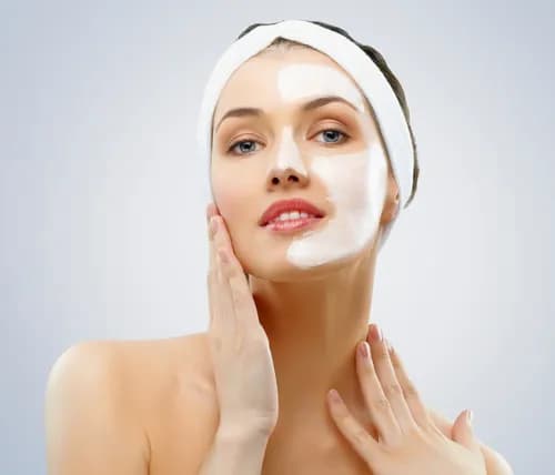 Jak zrobić peeling do twarzy, aby uzyskać gładką i zdrową skórę Jak zrobić peeling do twarzy, aby uzyskać gładką i zdrową skórę