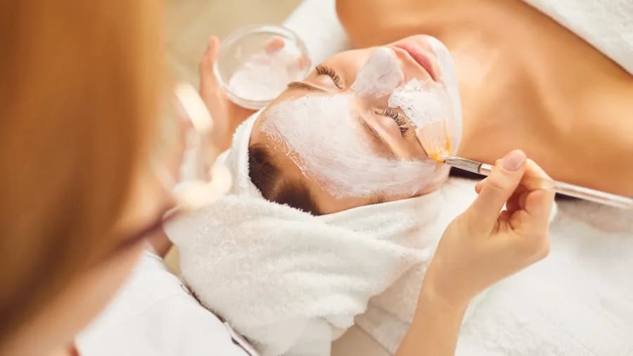 Ile trzymać peeling na twarzy, aby uniknąć podrażnień skóry? Ile trzymać peeling na twarzy, aby uniknąć podrażnień skóry?